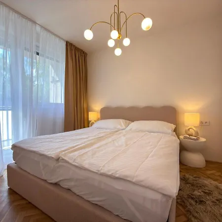 Apartman Golden Hour *